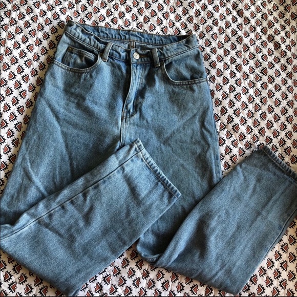 Brandy Melville High Waisted Mom light wash jeans - Picture 3 of 4